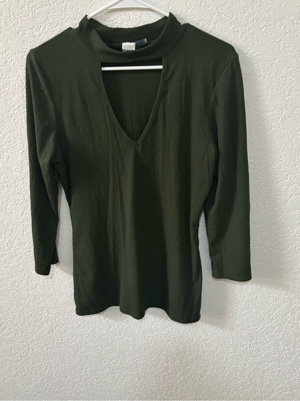Green keyhole top